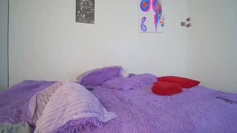 coraline_777 online show from April 9, 4:05 am