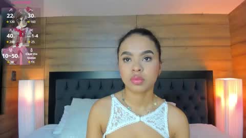coralineross_ online show from January 13, 11:29 am