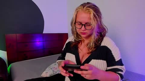 Lexie  Rose  online show from December 3, 10:01 pm