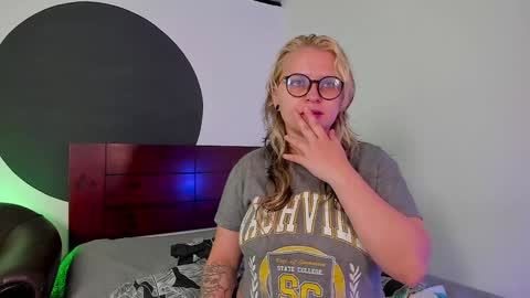 Lexie  Rose  online show from December 20, 1:33 pm