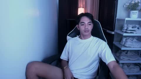 Snapshot of crazyasiancum chatting on December 4, 7:33 am Zion online show from December 4, 7:33 am