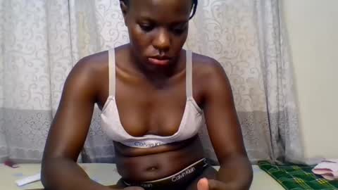 Snapshot of creamypussy15 chatting on October 22, 7:11 am MARY online show from October 22, 7:11 am