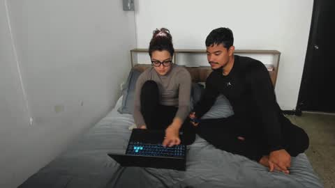 Snapshot of crimson_heart chatting on January 18, 7:15 pm Crimson heart online show from January 18, 7:15 pm