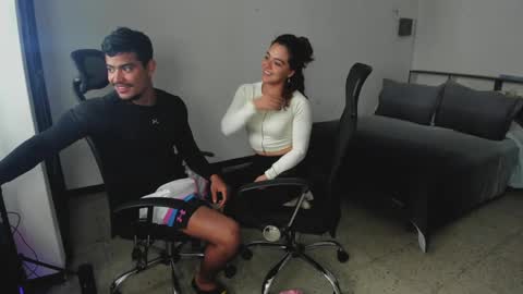 Snapshot of crimson_heart chatting on December 21, 8:10 pm Crimson heart online show from December 21, 8:10 pm