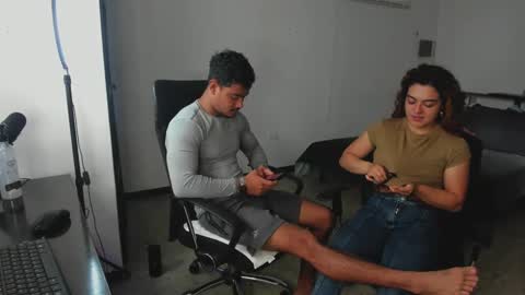 Snapshot of crimson_heart chatting on December 19, 2:46 pm Crimson heart online show from December 19, 2:46 pm