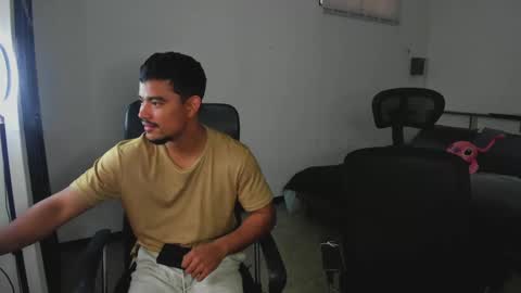 Snapshot of crimson_heart chatting on January 9, 9:47 pm Crimson heart online show from January 9, 9:47 pm