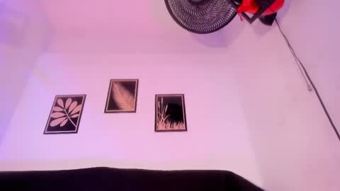 criss_zuri online show from May 22, 12:12 pm