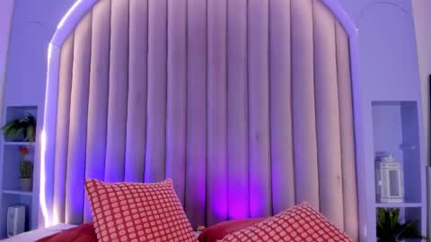 Nicole  Connection time 220pm-910pmCol online show from February 2, 7:43 pm