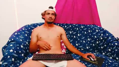 Snapshot of cristian_gp chatting on October 8, 3:02 am cristian gp online show from October 8, 3:02 am