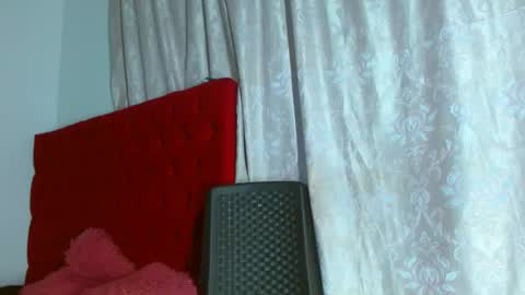 cristinamontiel74 online show from September 27, 9:12 pm