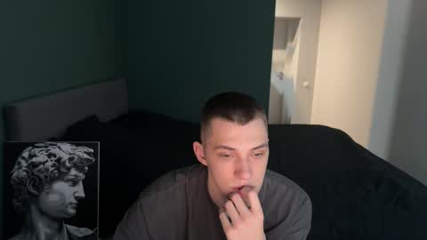 cronck52 online show from December 19, 11:33 pm