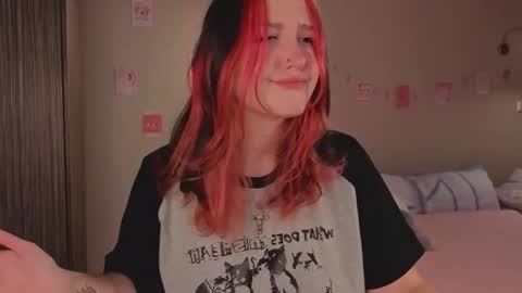 Snapshot of crystalblaze_ chatting on September 22, 8:02 pm Grace online show from September 22, 8:02 pm