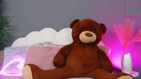 crystallred online show from April 14, 4:38 am