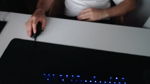 cryuz1997 online show from August 2, 9:38 pm