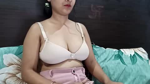 cuddlemuffins online show from April 1, 4:04 pm