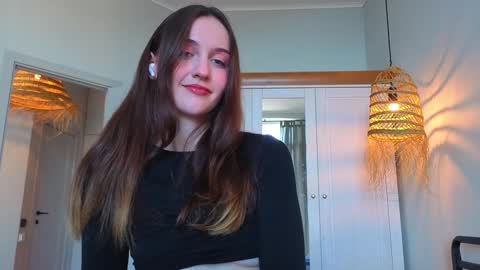 fansly -  lilyband online show from December 18, 8:42 am