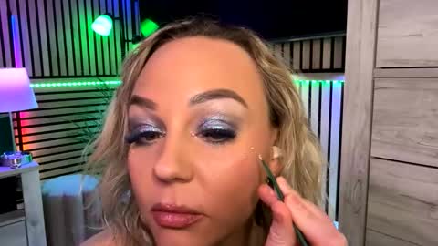 cumguzzlingskank online show from April 18, 4:14 am