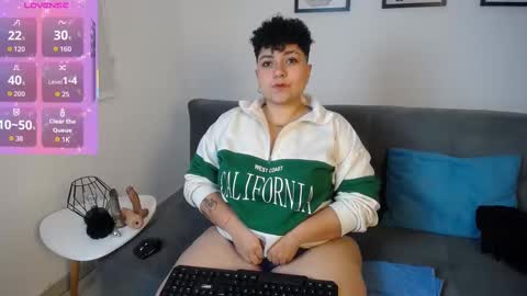 Snapshot of curly_cam_queen chatting on September 19, 3:10 am Bruna  online show from September 19, 3:10 am