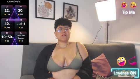 Snapshot of curly_cam_queen chatting on October 26, 7:53 am Bruna  online show from October 26, 7:53 am