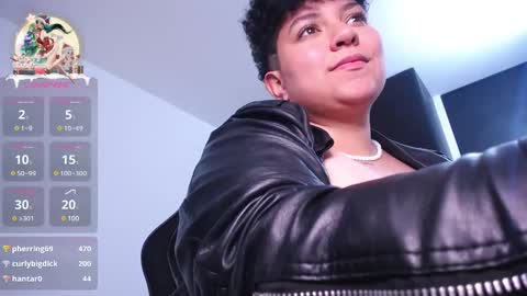 Snapshot of curly_cam_queen chatting on December 22, 7:54 am Bruna  online show from December 22, 7:54 am