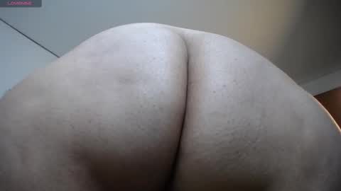 Snapshot of curly_cam_queen chatting on September 28, 11:47 pm Bruna  online show from September 28, 11:47 pm