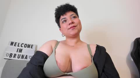 Snapshot of curly_cam_queen chatting on February 7, 3:45 am Bruna  online show from February 7, 3:45 am