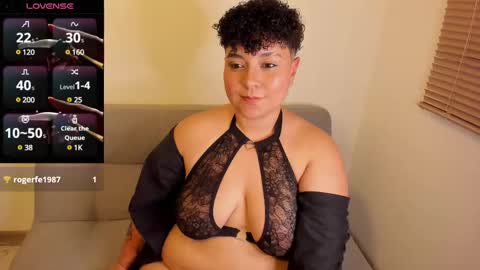 Snapshot of curly_cam_queen chatting on February 27, 4:57 am Bruna  online show from February 27, 4:57 am