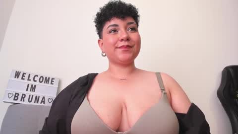 Snapshot of curly_cam_queen chatting on February 6, 7:18 pm Bruna  online show from February 6, 7:18 pm