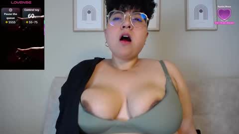 Snapshot of curly_cam_queen chatting on October 1, 3:49 am Bruna  online show from October 1, 3:49 am