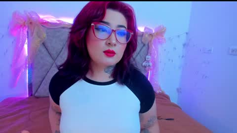 Snapshot of curvybaddie chatting on December 25, 9:43 pm A online show from December 25, 9:43 pm