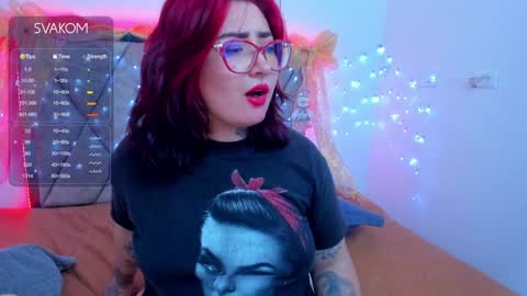 Snapshot of curvybaddie chatting on December 19, 1:18 am A online show from December 19, 1:18 am