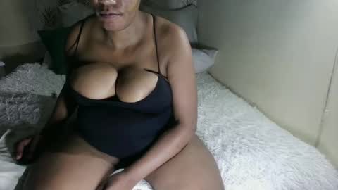 curvybae45 online show from September 21, 11:20 pm