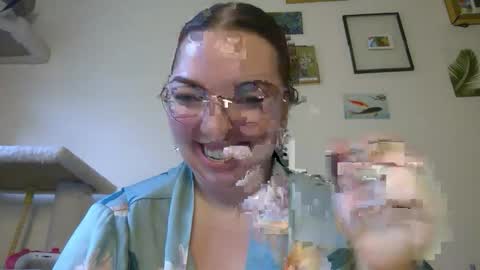 Cate online show from November 20, 7:55 pm