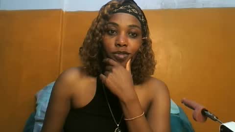 curvylyin online show from June 5, 9:09 pm