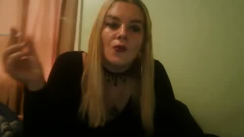 Snapshot of curvymom2025 chatting on October 22, 7:59 pm curvymom2025 online show from October 22, 7:59 pm