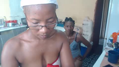 curvypear76x online show from December 13, 10:51 am