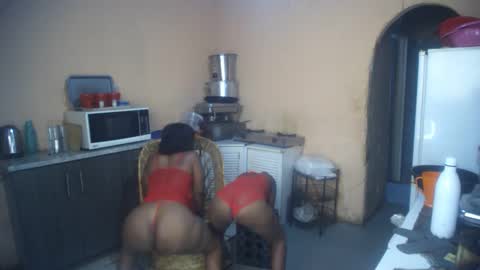 curvypear76x online show from February 16, 12:03 pm