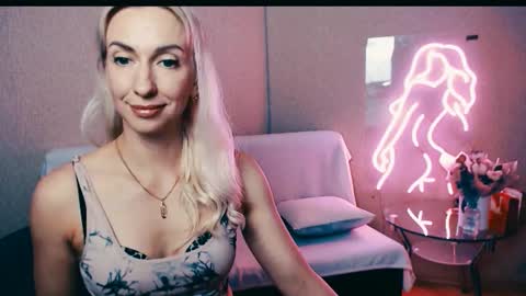 Snapshot of cute_smile_shy chatting on October 11, 5:49 pm cute_smile_shy online show from October 11, 5:49 pm