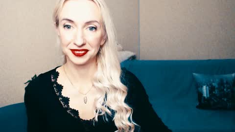 Snapshot of cute_smile_shy chatting on January 11, 12:33 am cute_smile_shy online show from January 11, 12:33 am