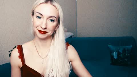 Snapshot of cute_smile_shy chatting on January 14, 7:11 pm cute_smile_shy online show from January 14, 7:11 pm