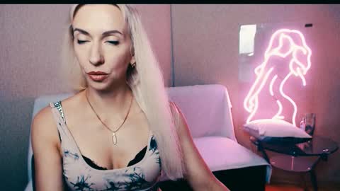 Snapshot of cute_smile_shy chatting on September 9, 6:41 pm cute_smile_shy online show from September 9, 6:41 pm