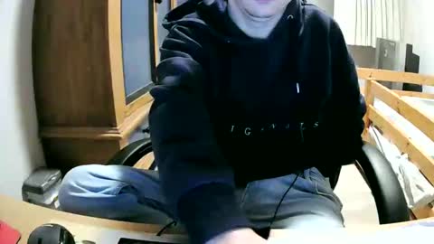 Cuteboy090 online show from April 2, 9:49 am