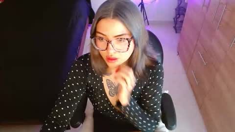 isabella online show from February 10, 4:10 pm