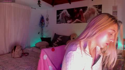 cuteweed420 online show from April 16, 2:55 am