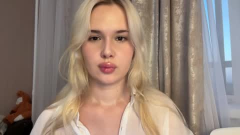 Chloe online show from June 3, 3:28 pm