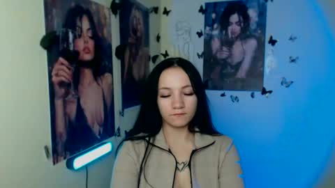 Emma online show from November 11, 1:24 pm