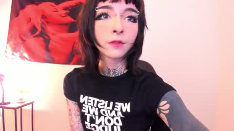 cel I am independent Help me reach 200 thumbs up uwu online show from January 10, 4:40 am