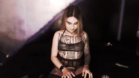 Snapshot of cybertrouble_ chatting on February 1, 10:44 pm Nikki online show from February 1, 10:44 pm
