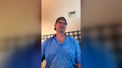dadbodkris online show from August 3, 5:41 pm