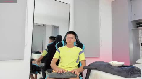 Snapshot of daddyrich4u chatting on October 6, 12:07 am daddyrich4u online show from October 6, 12:07 am